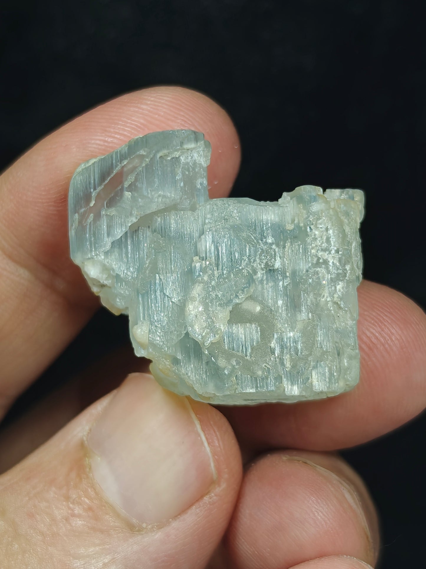 Etched Aquamarine floater Crystal 21 grams