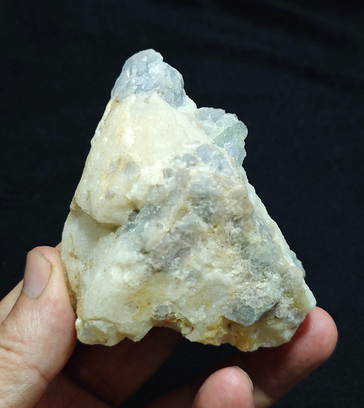 UV reactive tenebrescent Fluorescent Hackmanite 281 grams