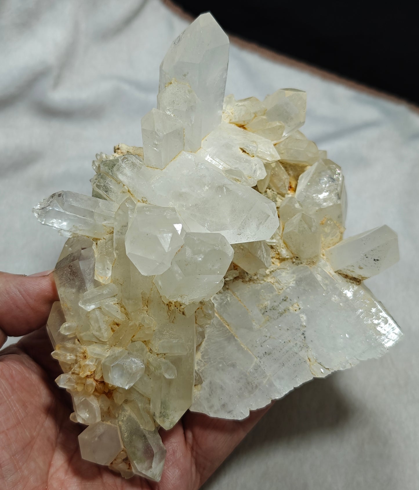 An amazing specimen terminated quartz crystals with faden and chlorite inclusions 639 grams