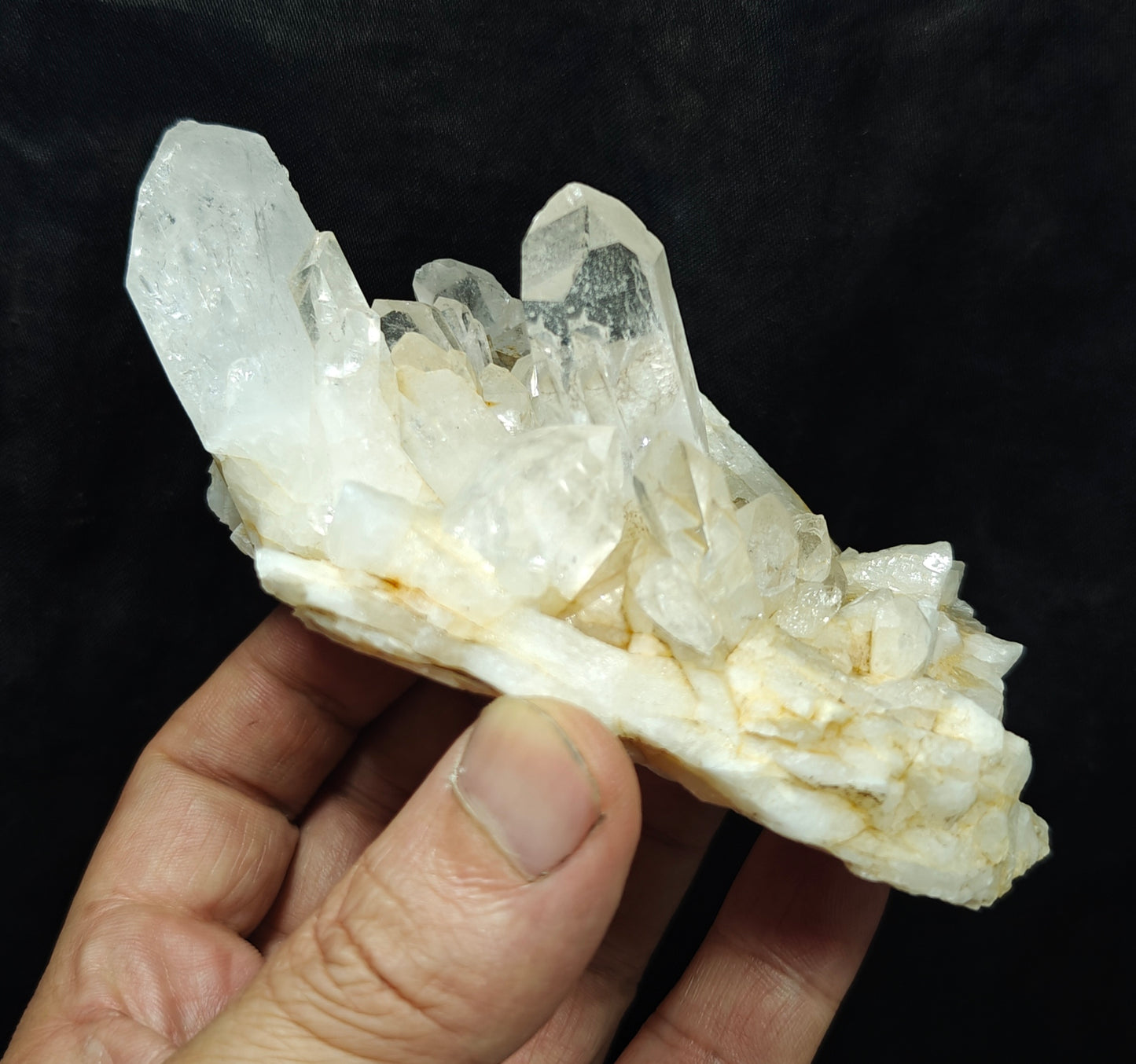 Natural Terminated quartz Crystals cluster 394 grams