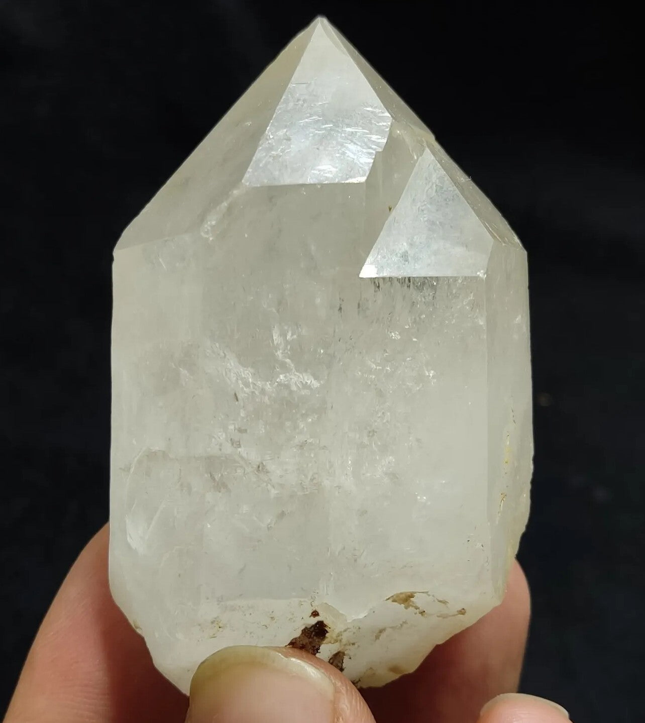 An Aesthetic specimen of quartz crystal specimen 162 grams