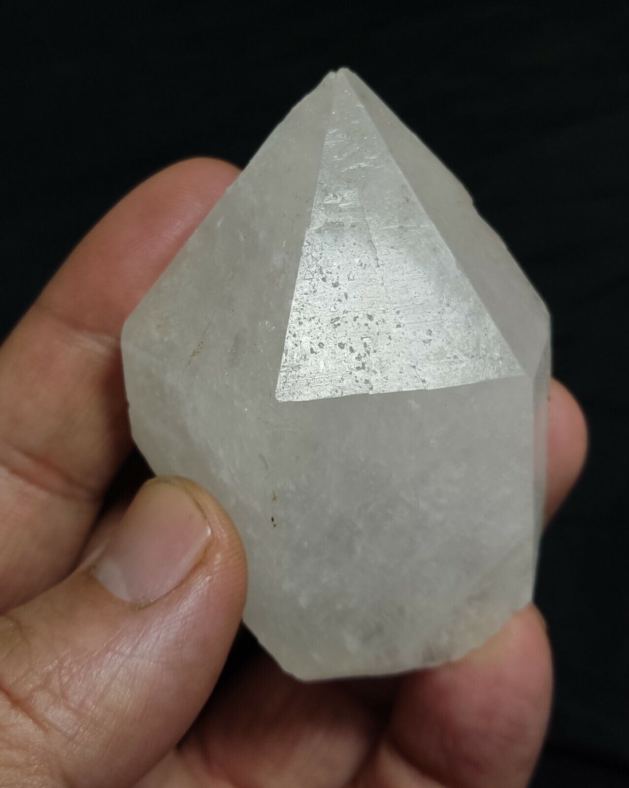 A very Aesthetic Natural beautifully terminated Quartz crystal 96 grams