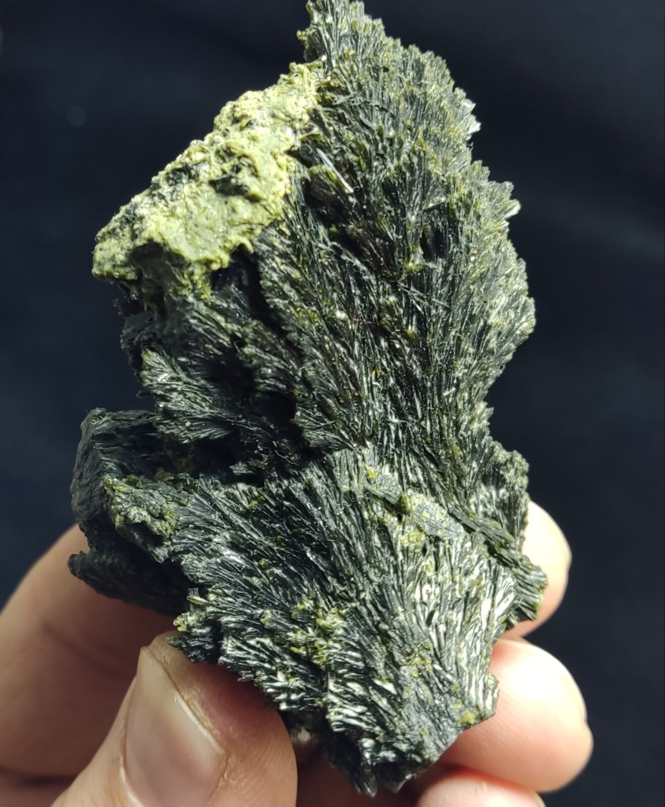 An aesthetic specimen of epidote crystal specimen 82 grams