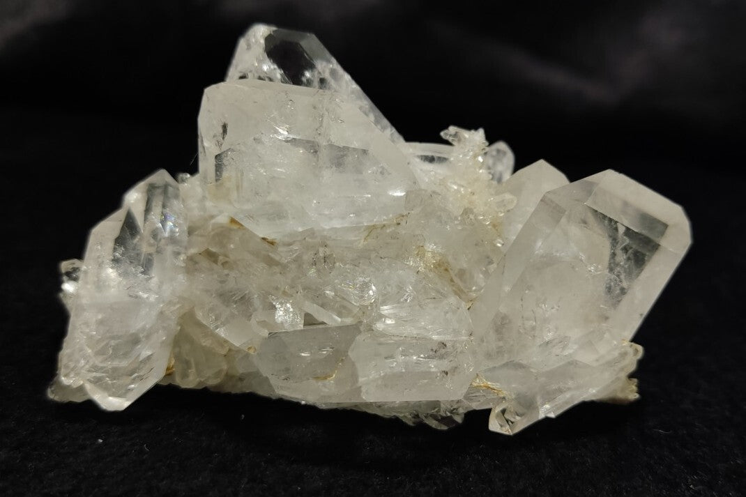 A Very Aesthetic Faden Like Quartz Cluster 80 grams