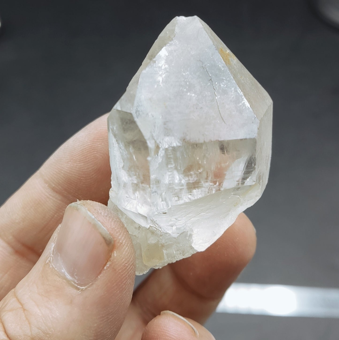 An Aesthetic terminated specimen of Quartz crystal 77 grams
