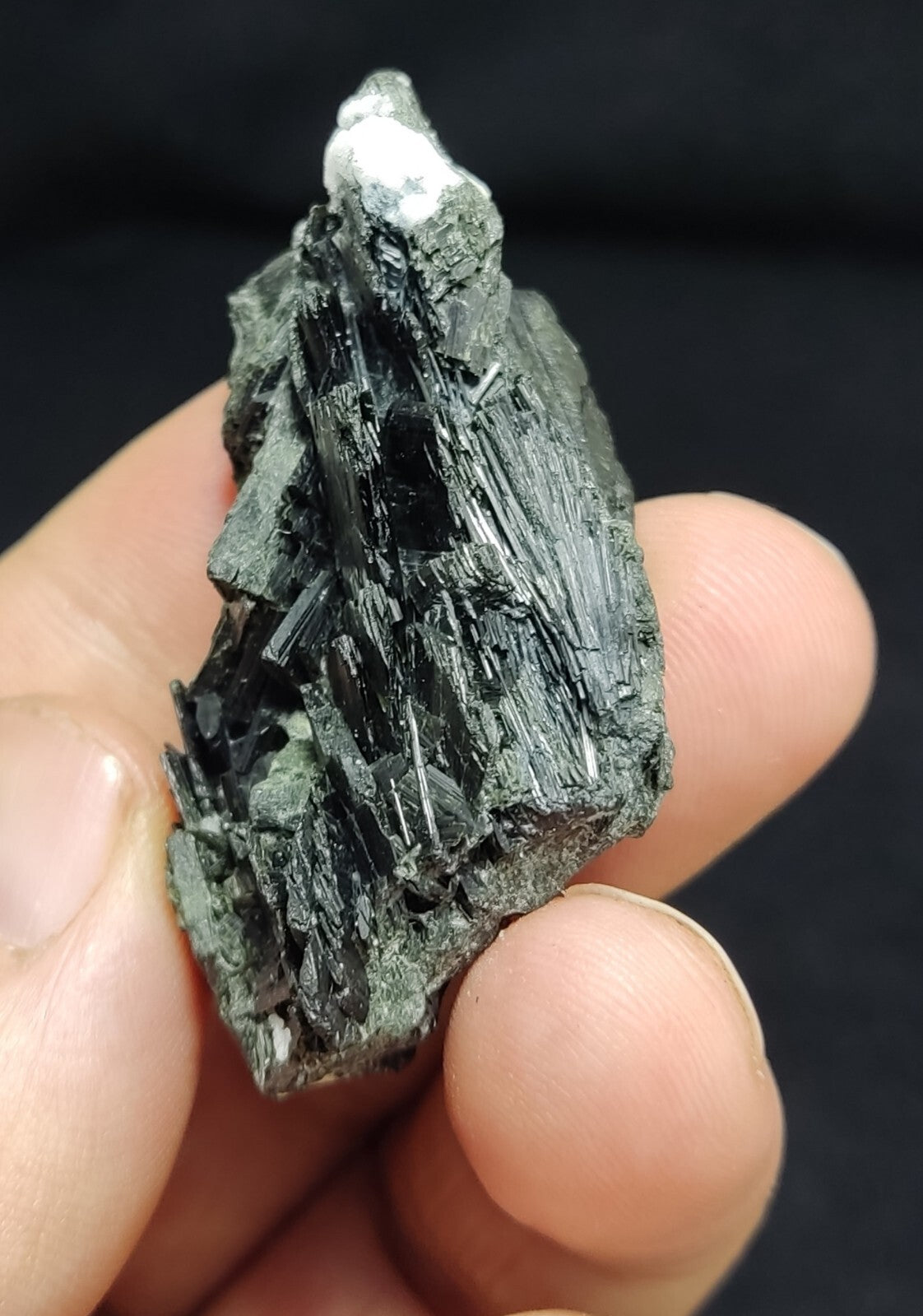 An aesthetic specimen of terminated aegirine crystal cluster 31 grams