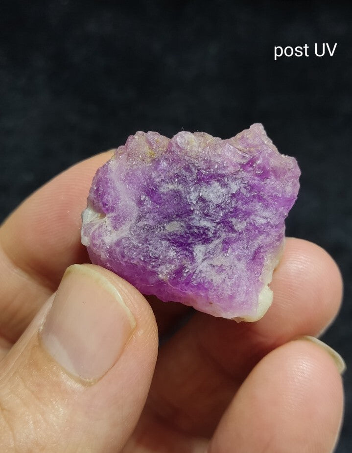 19 grams Highly Tenebrescent Fluorescent Hackmanite Specimen