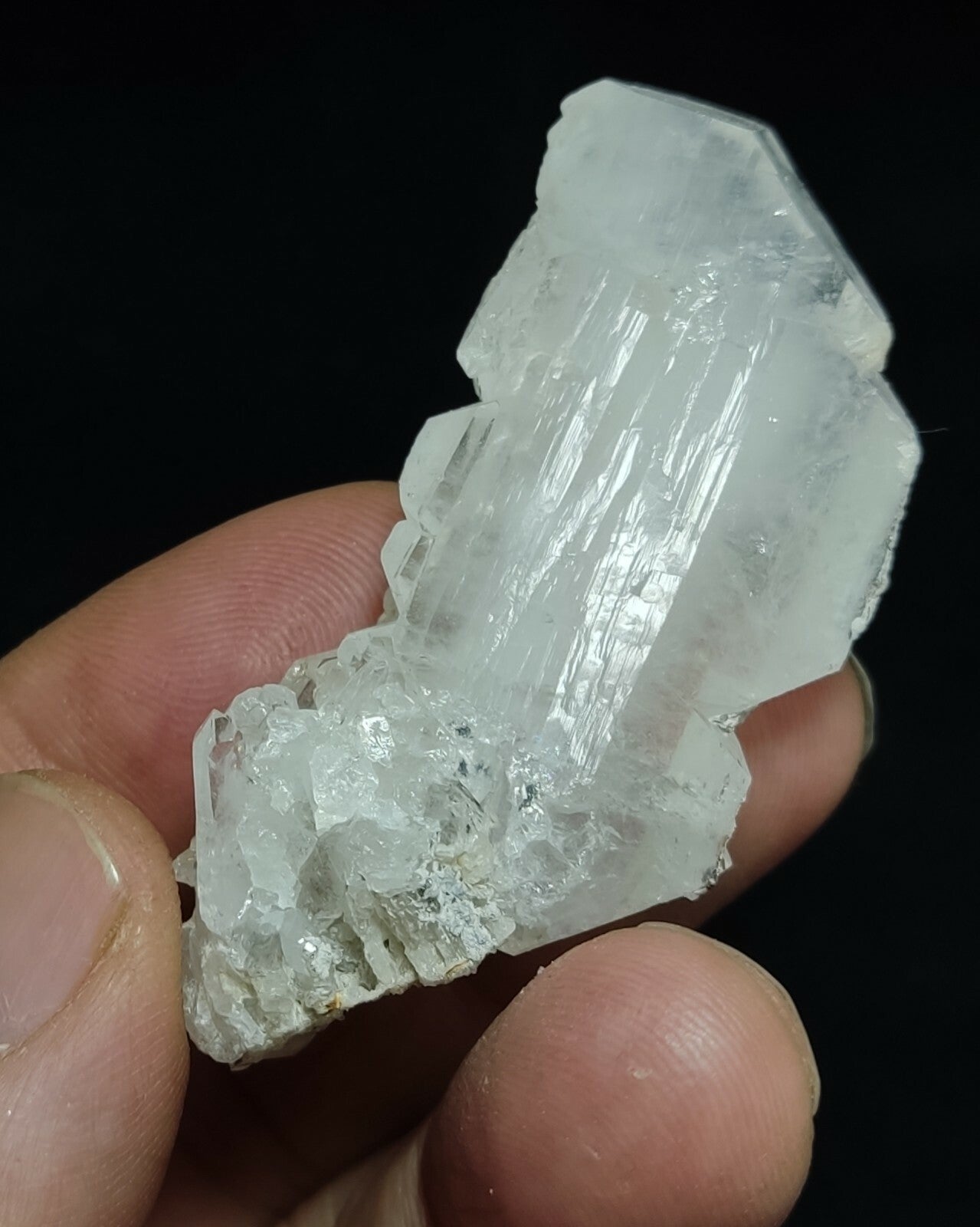 An amazing specimen of terminated faden Quartz crystal 32 grams