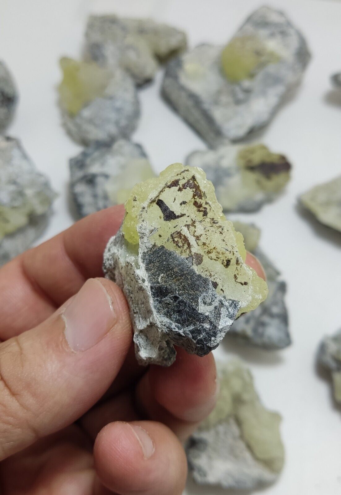 1130 grams Brucite on matrix with chromite