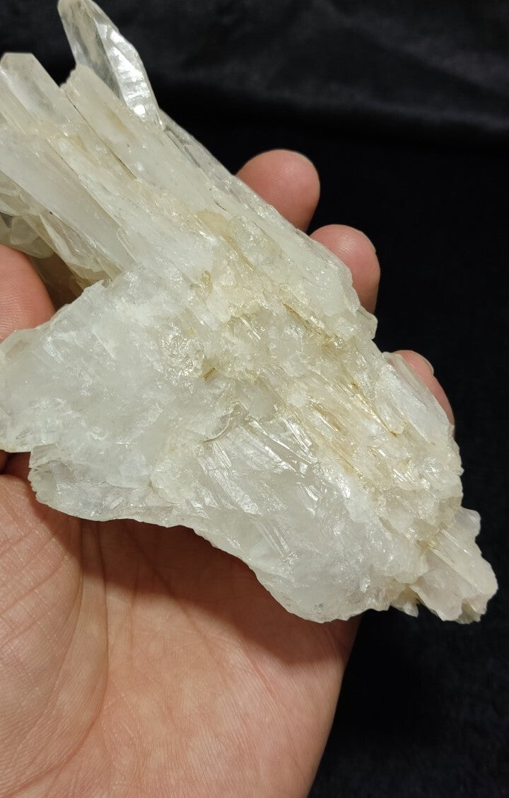 Very Aesthetic Faden Like Quartz Crystal Cluster 409 grams