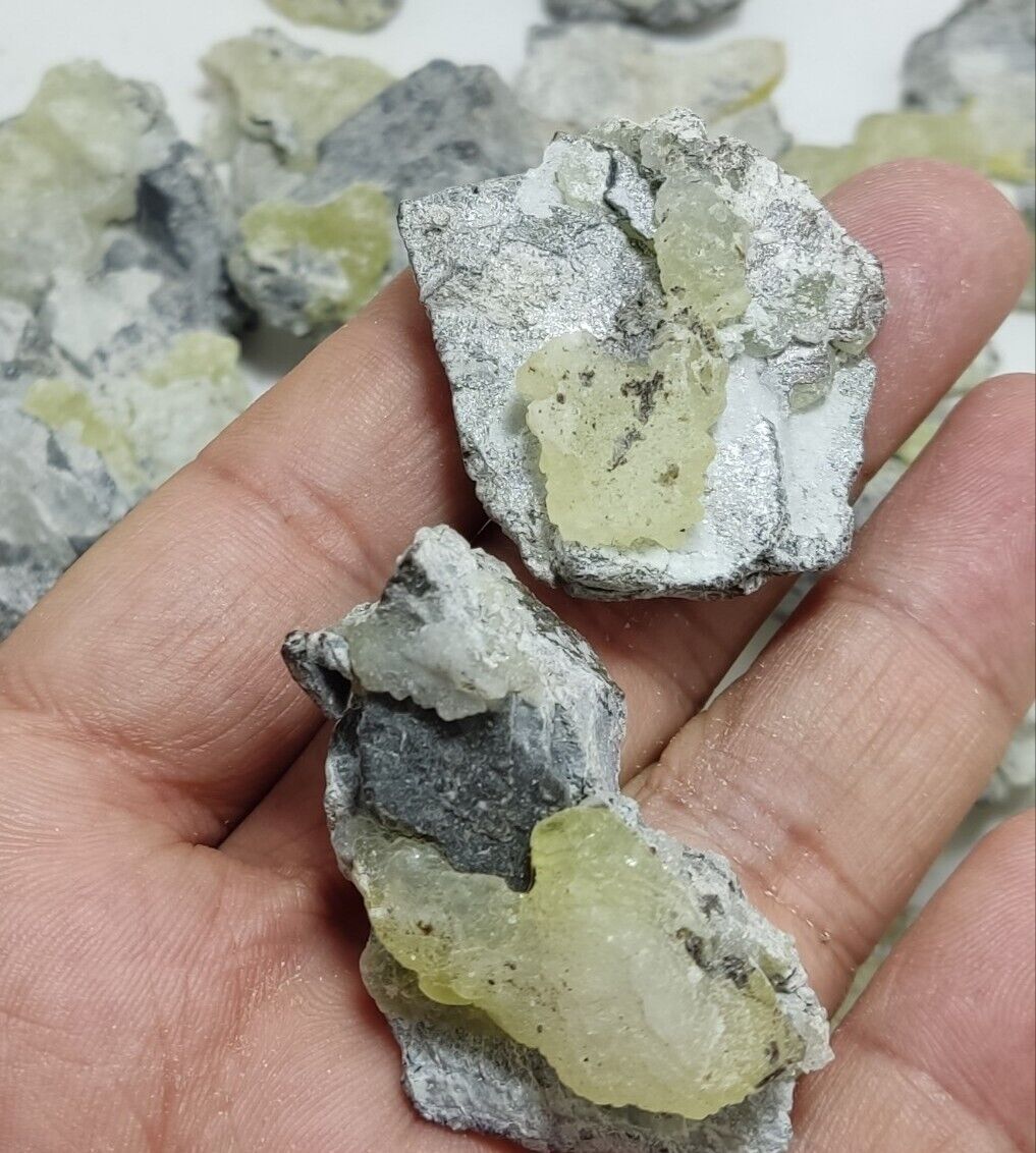 840 grams Brucite on matrix with chromite
