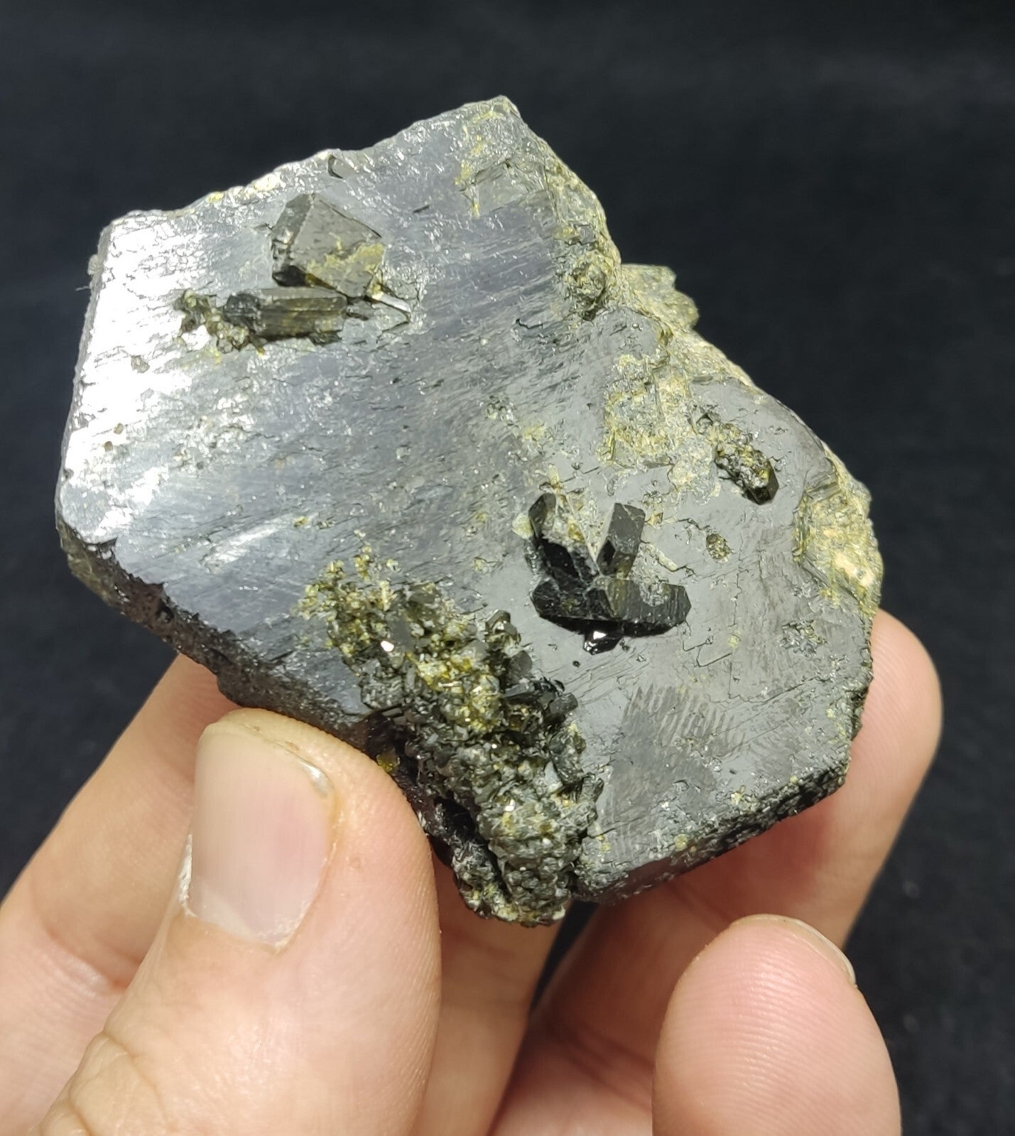 An Aesthetic Natural terminated epidote crystal specimen 102 grams