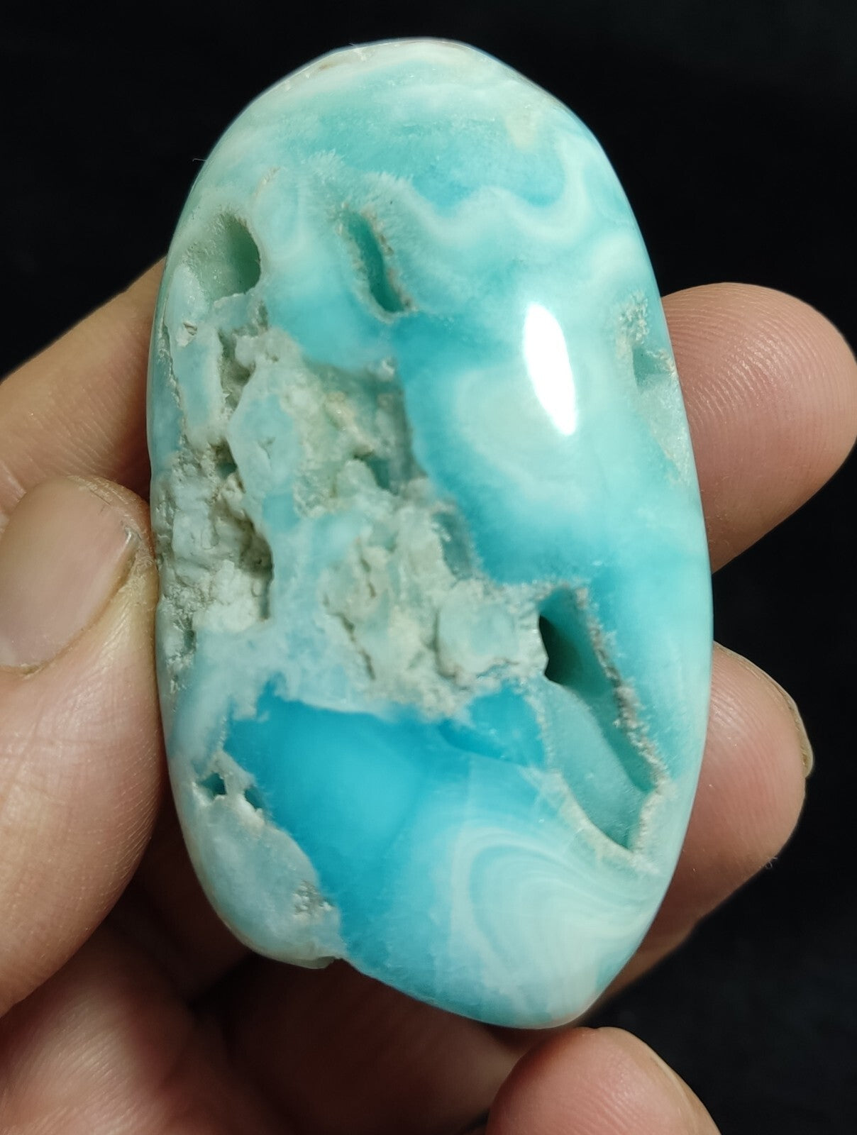 An amazing Blue color aragonite Palmstone 75 grams