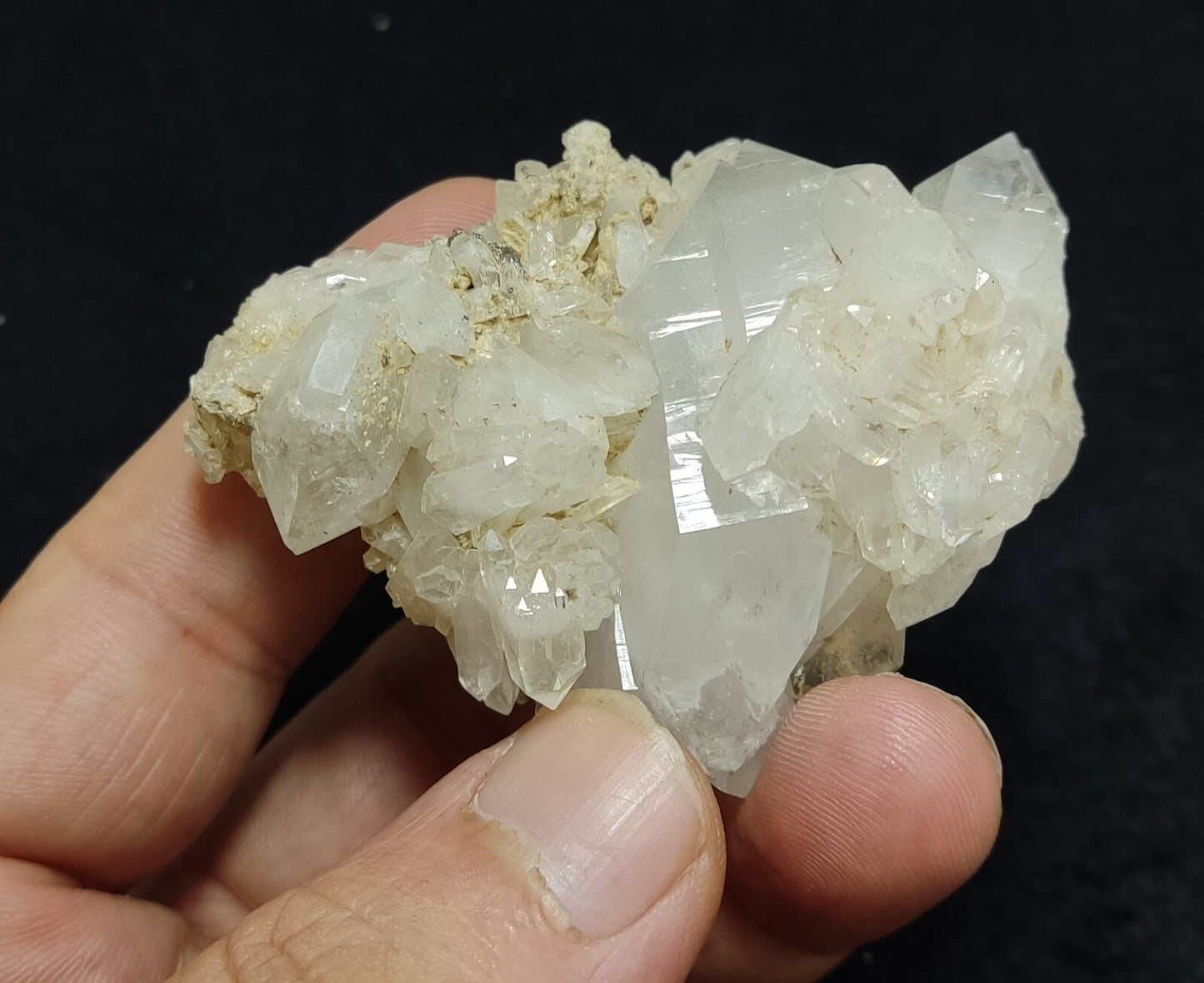 An amazing specimen of quartz cluster 84 grams