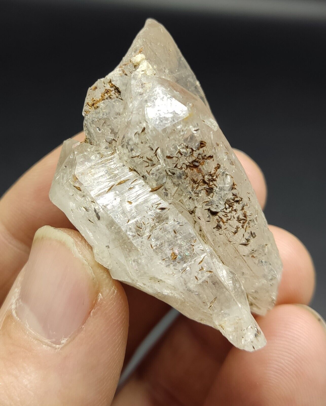 An Aesthetic specimen of rutiles included quartz crystal 37 grams