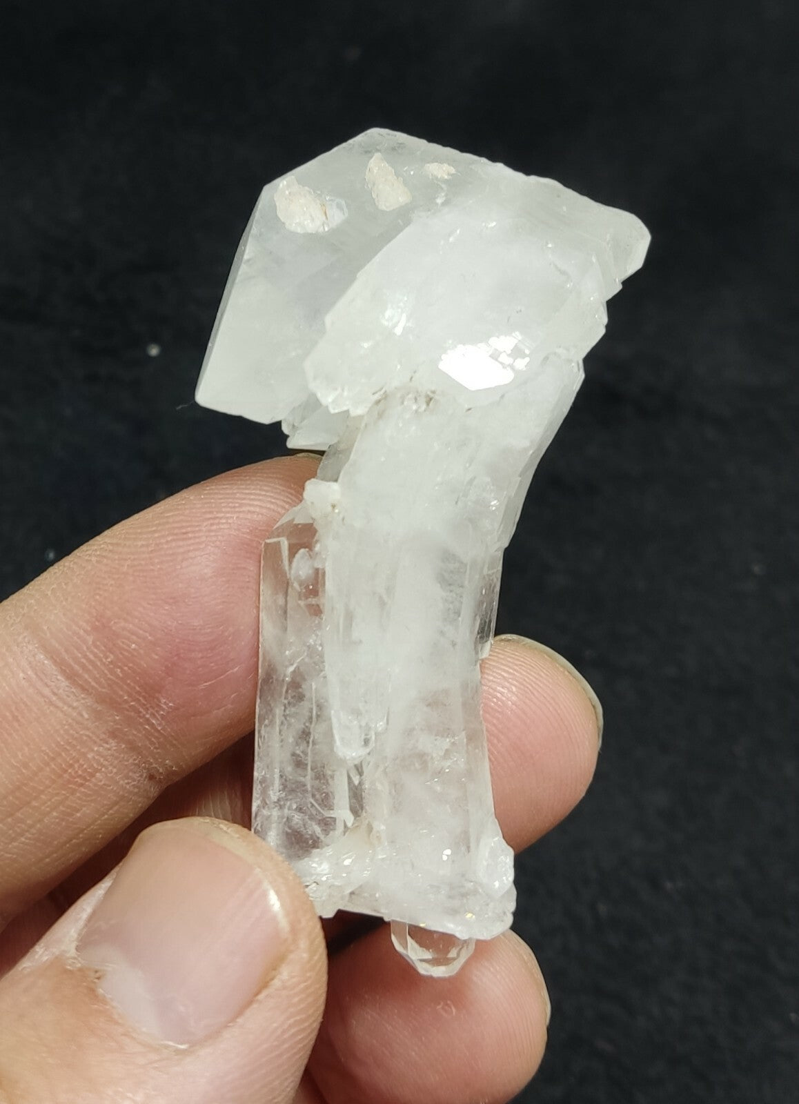 An amazing specimen of terminated Quartz crystal 39 grams