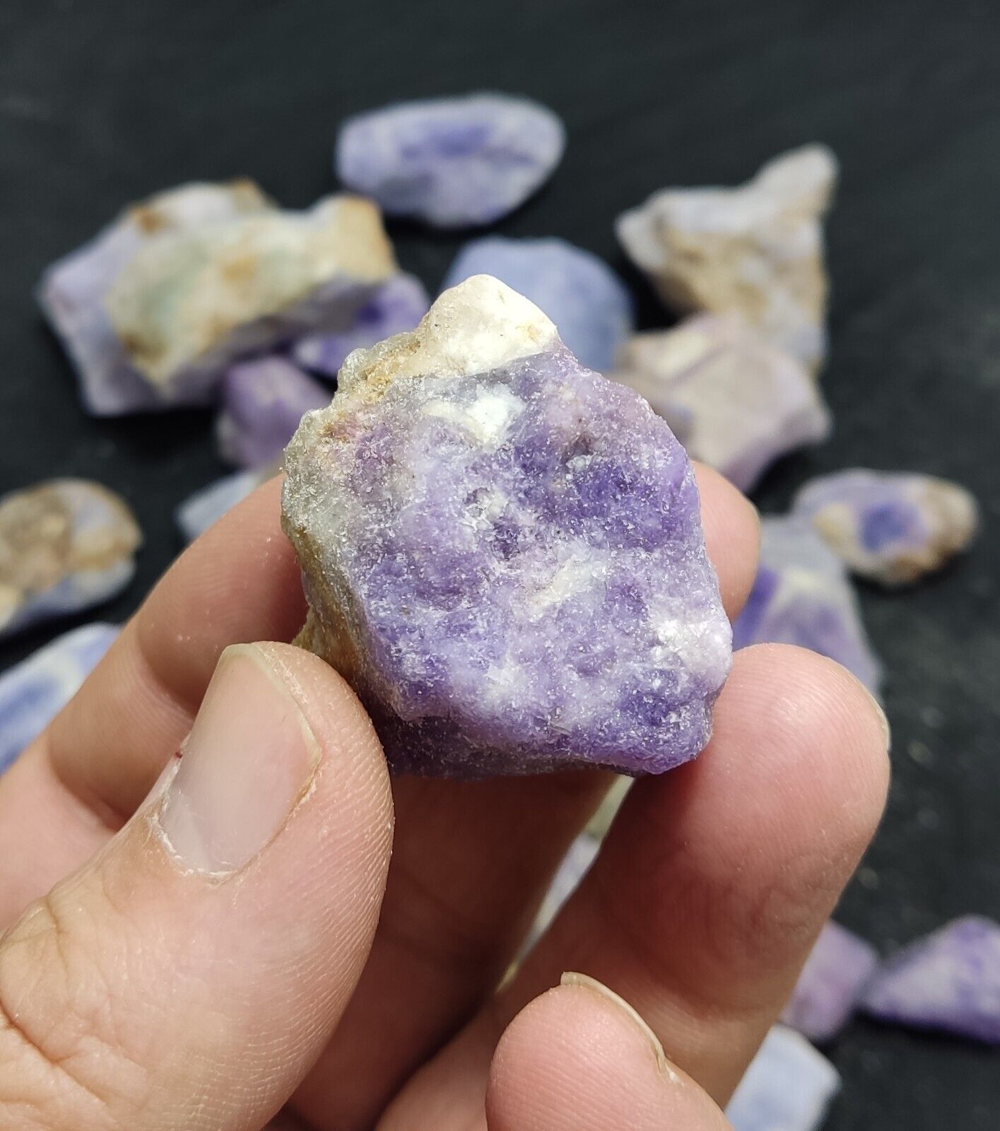 770 grams fluorescent Hackmanite