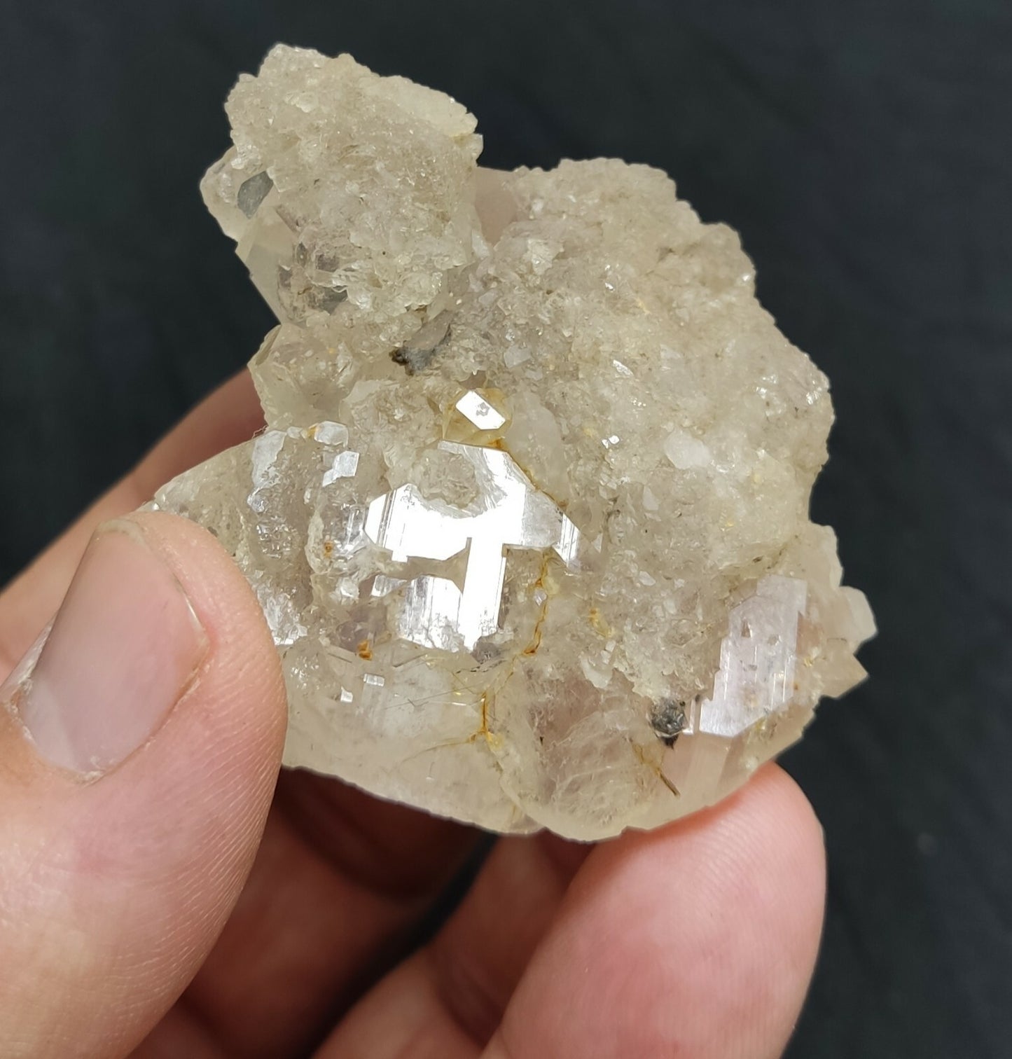 An aesthetic specimen of terminated Quartz crystals cluster 86 grams