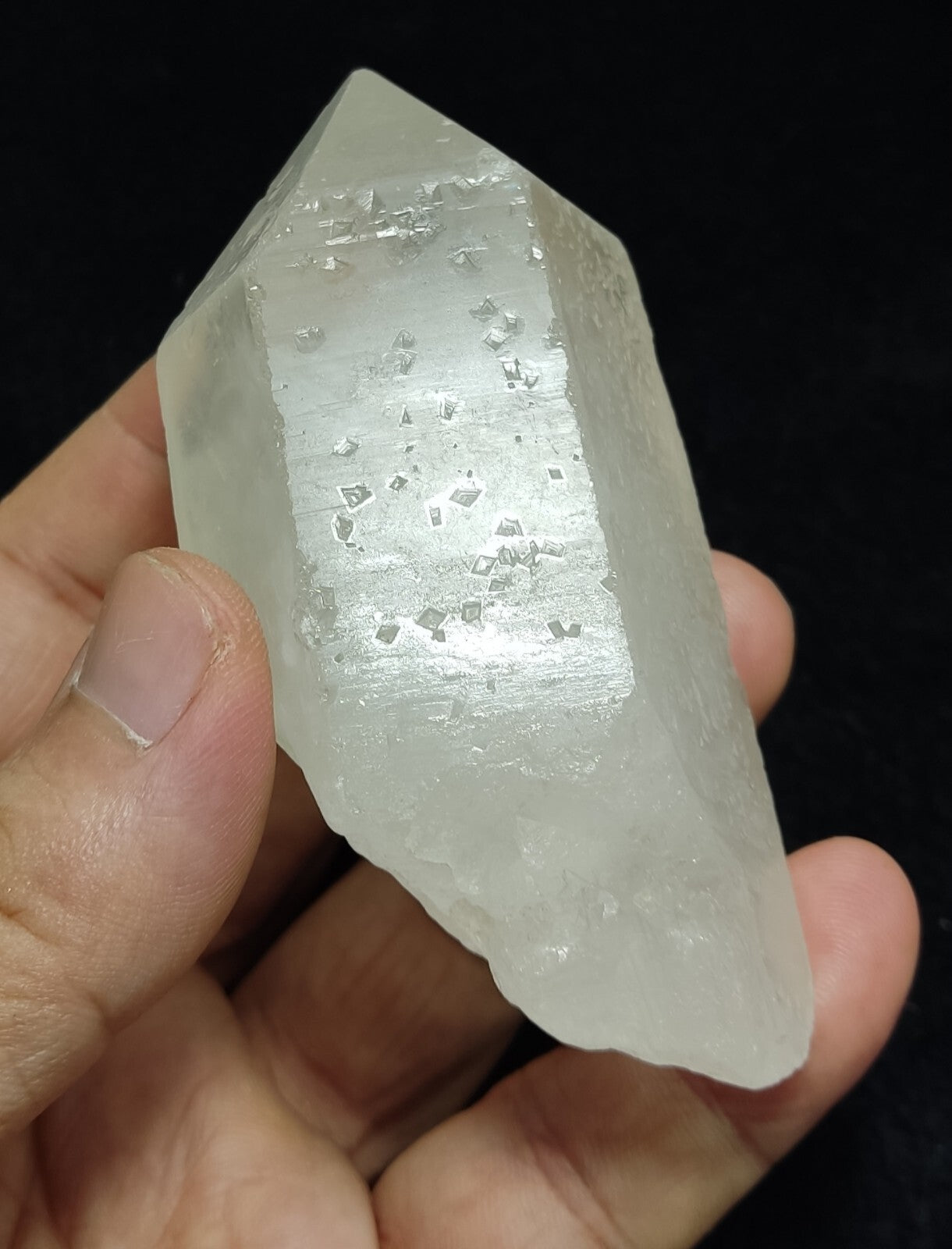 An Aesthetic terminated specimen of Quartz crystal 216 grams