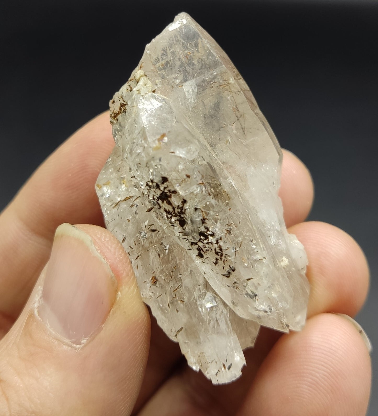 An Aesthetic specimen of rutiles included quartz crystal 37 grams