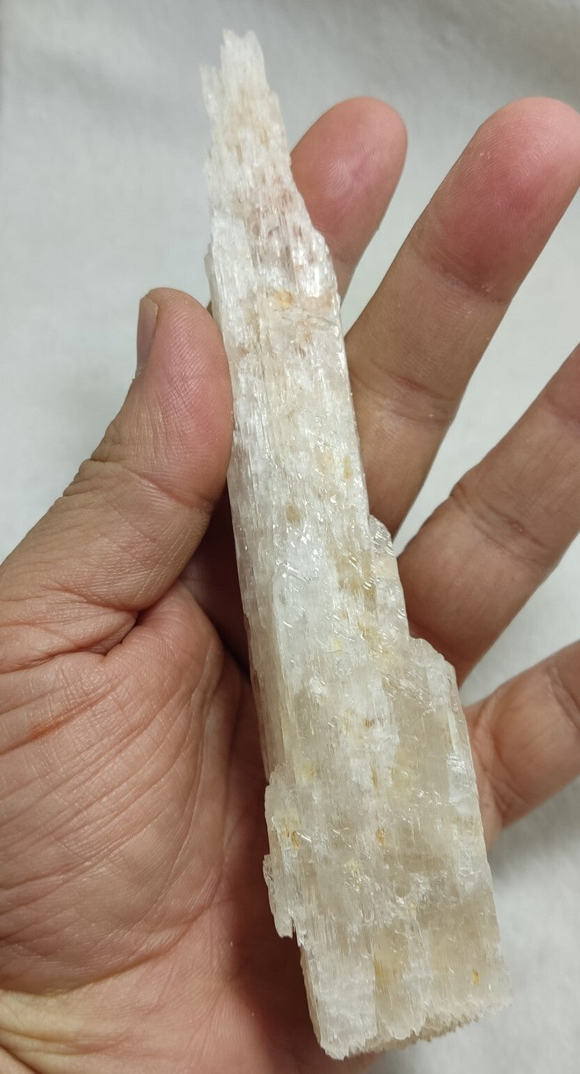 A very Aesthetic Natural elongated fully etched spodumene crystal 200 grams