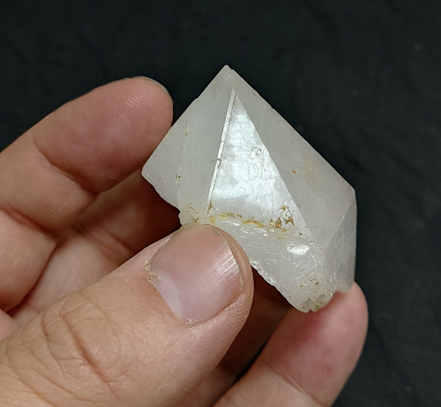 A very Aesthetic Natural beautifully terminated Quartz crystal 80 grams