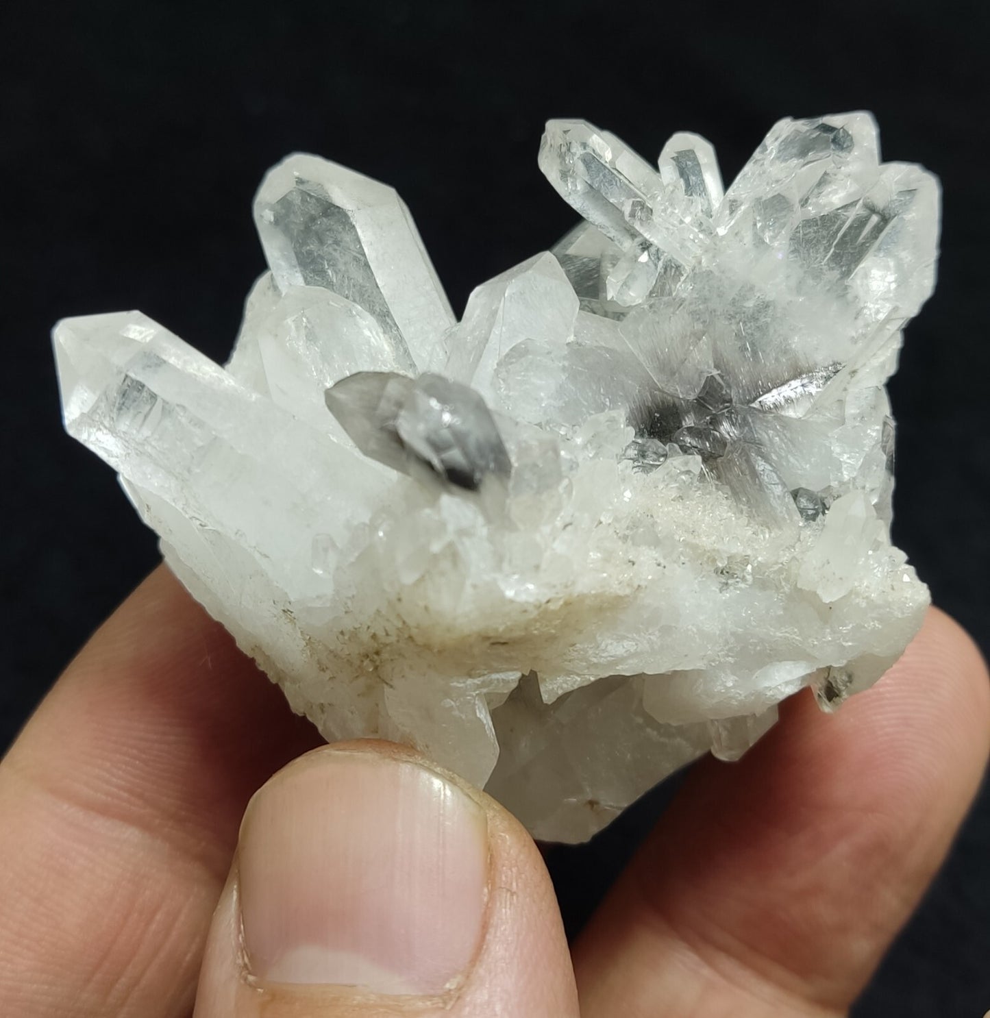 A very Aesthetic Natural terminated brookite Quartz cluster 85 grams