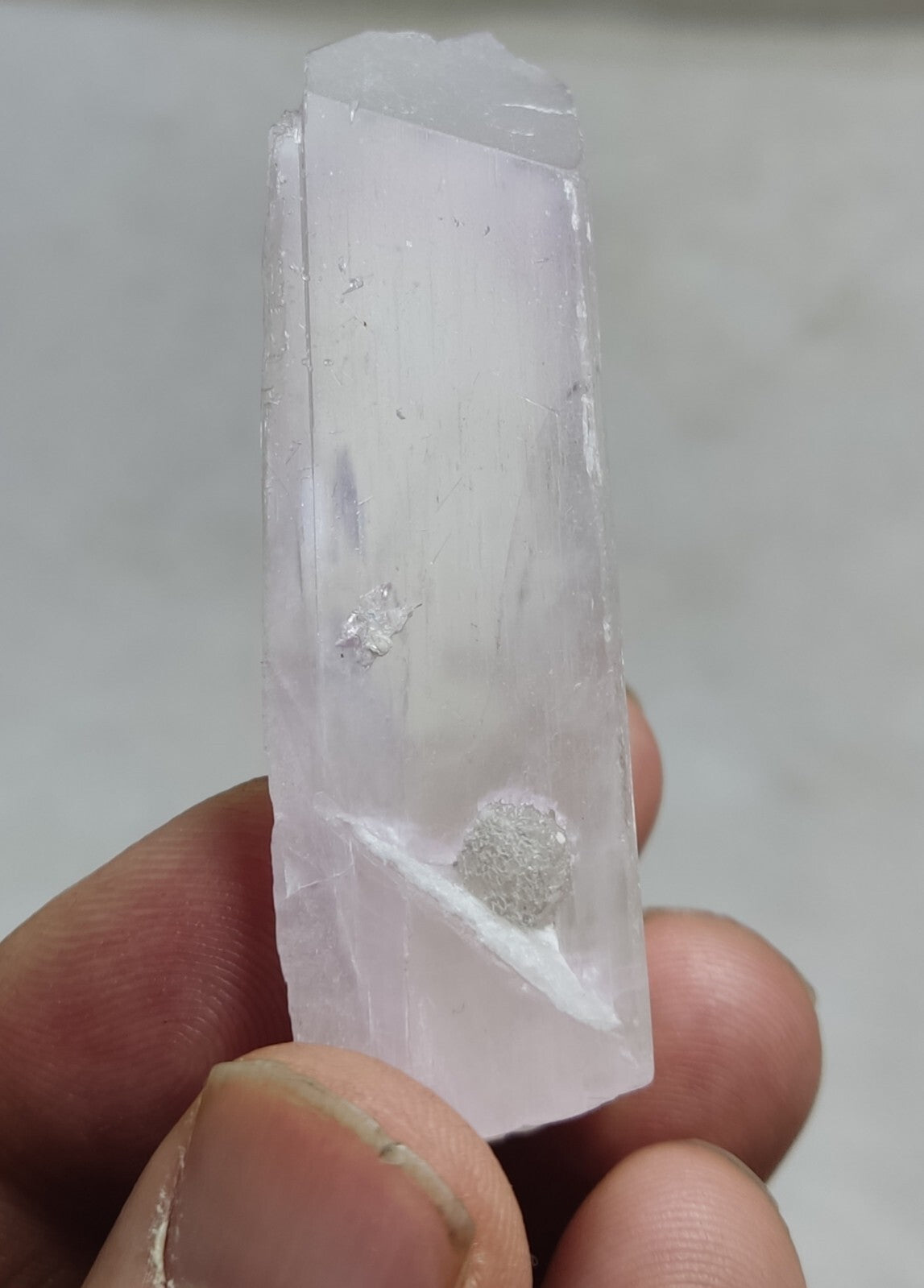 A very Aesthetic Natural spodumene kunzite triphane crystal 39 grams