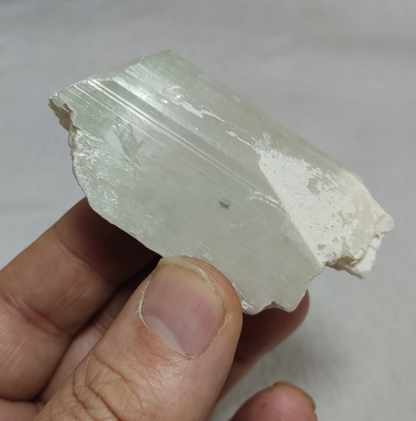 An Aesthetic terminated spodumene floater crystal specimen 92 grams
