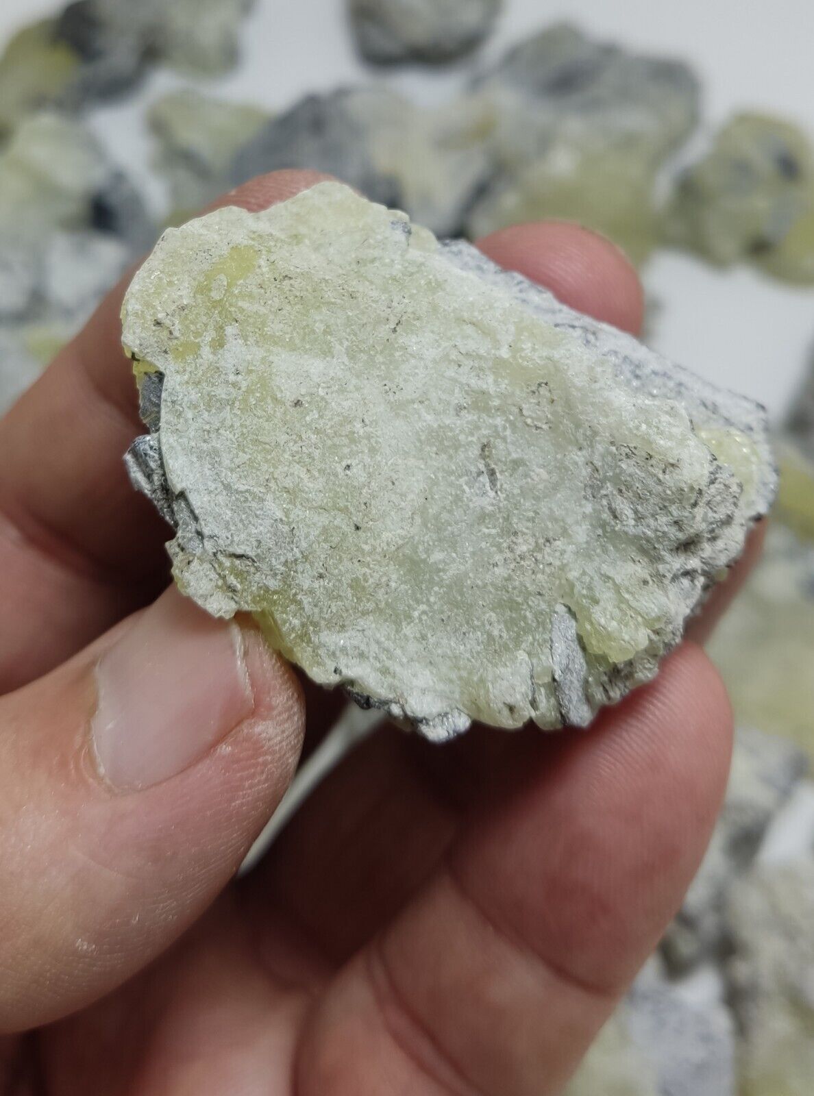 840 grams Brucite on matrix with chromite