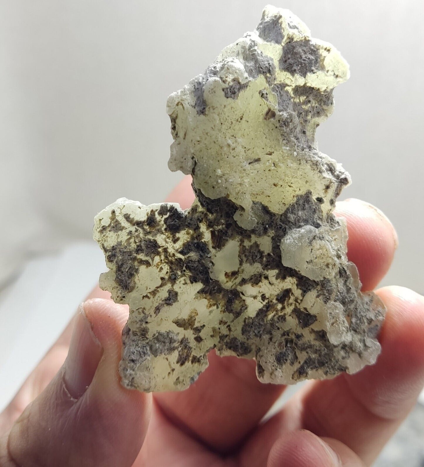 920 grams Brucite on matrix