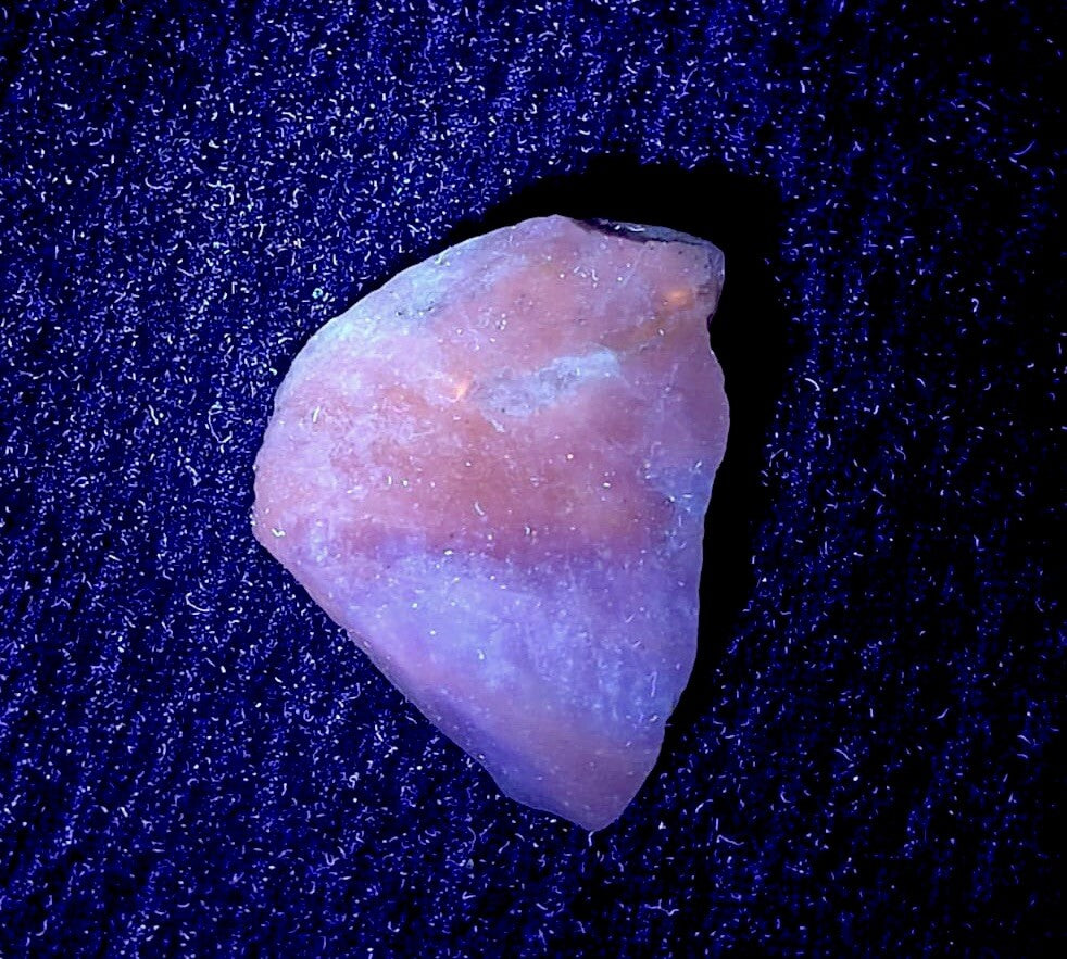 Natural Fluorescent Hackmanite 18 Grams.