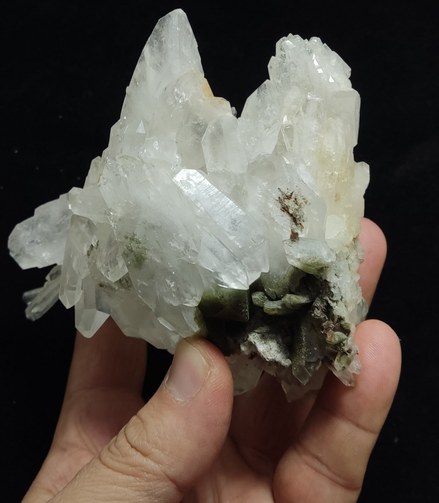 An Aesthetic large terminated Quartz cluster with chlorite inclusions 495 grams