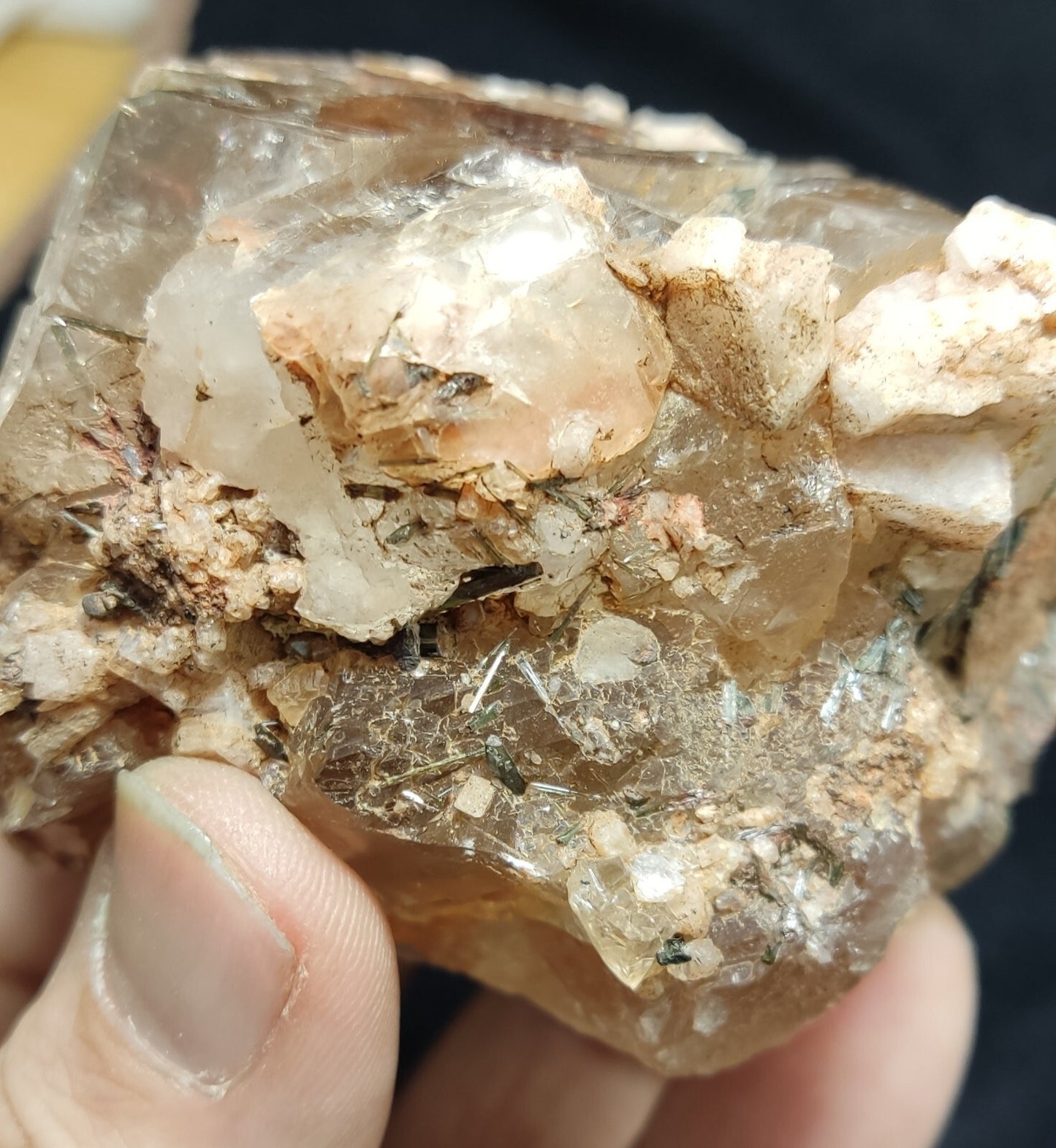 An Aesthetic terminated Quartz floater with aegirine 381 grams