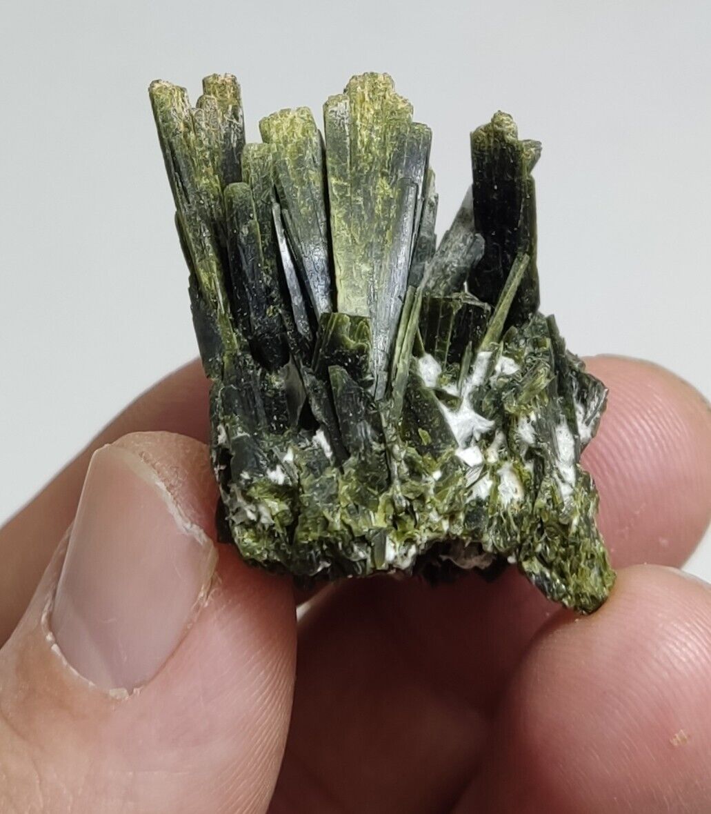 A very Aesthetic Natural beautifully terminated epidote cluster 15 grams