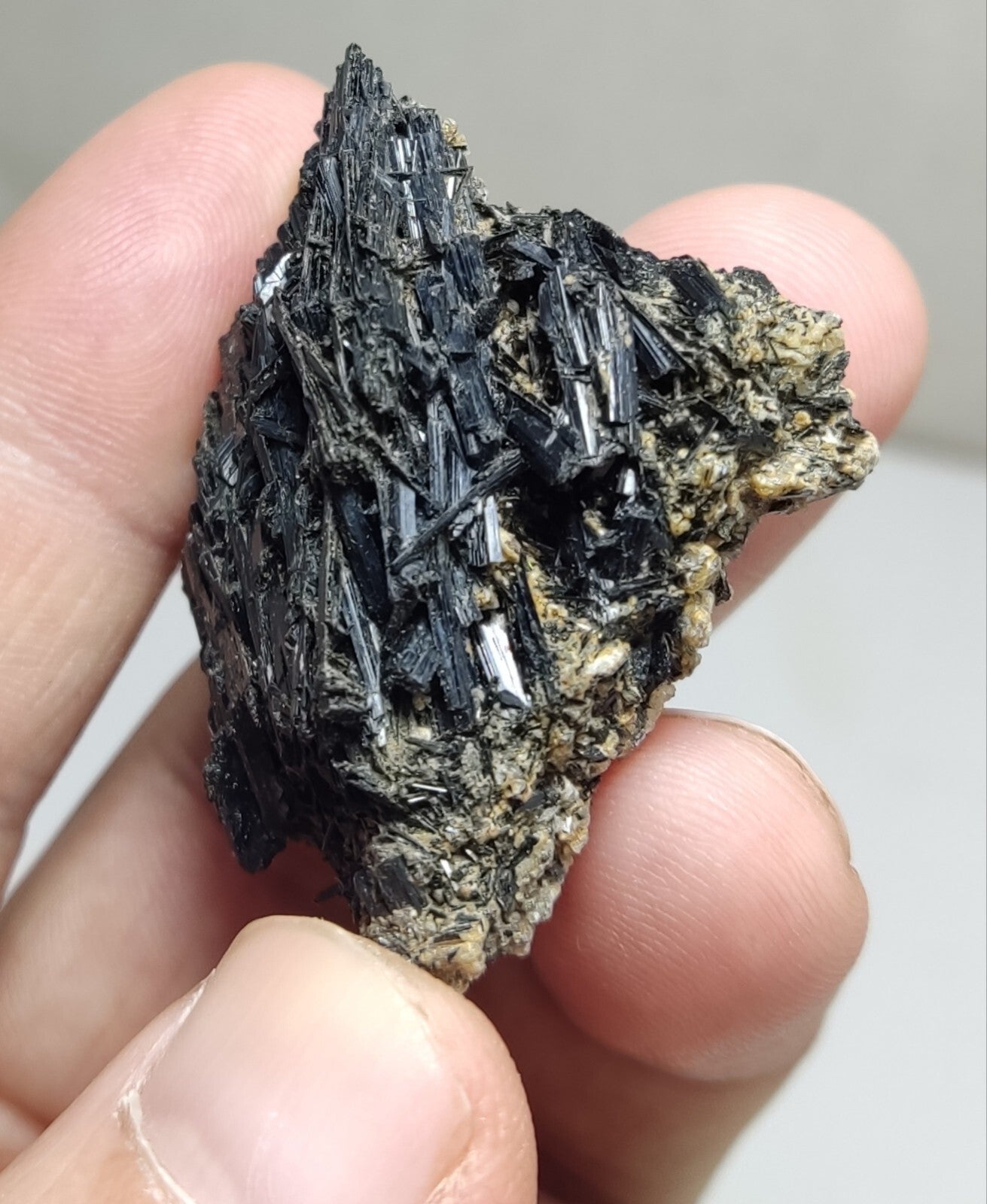 An aesthetic specimen of terminated aegirine crystals cluster 25 grams