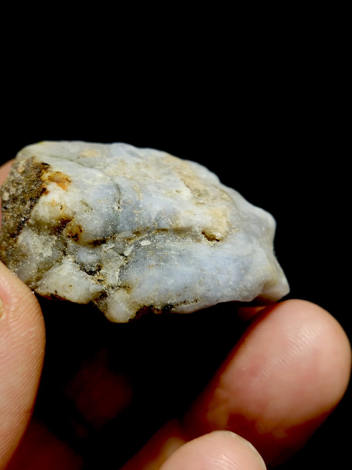 Natural Florescent Hackmanite 31 Grams.