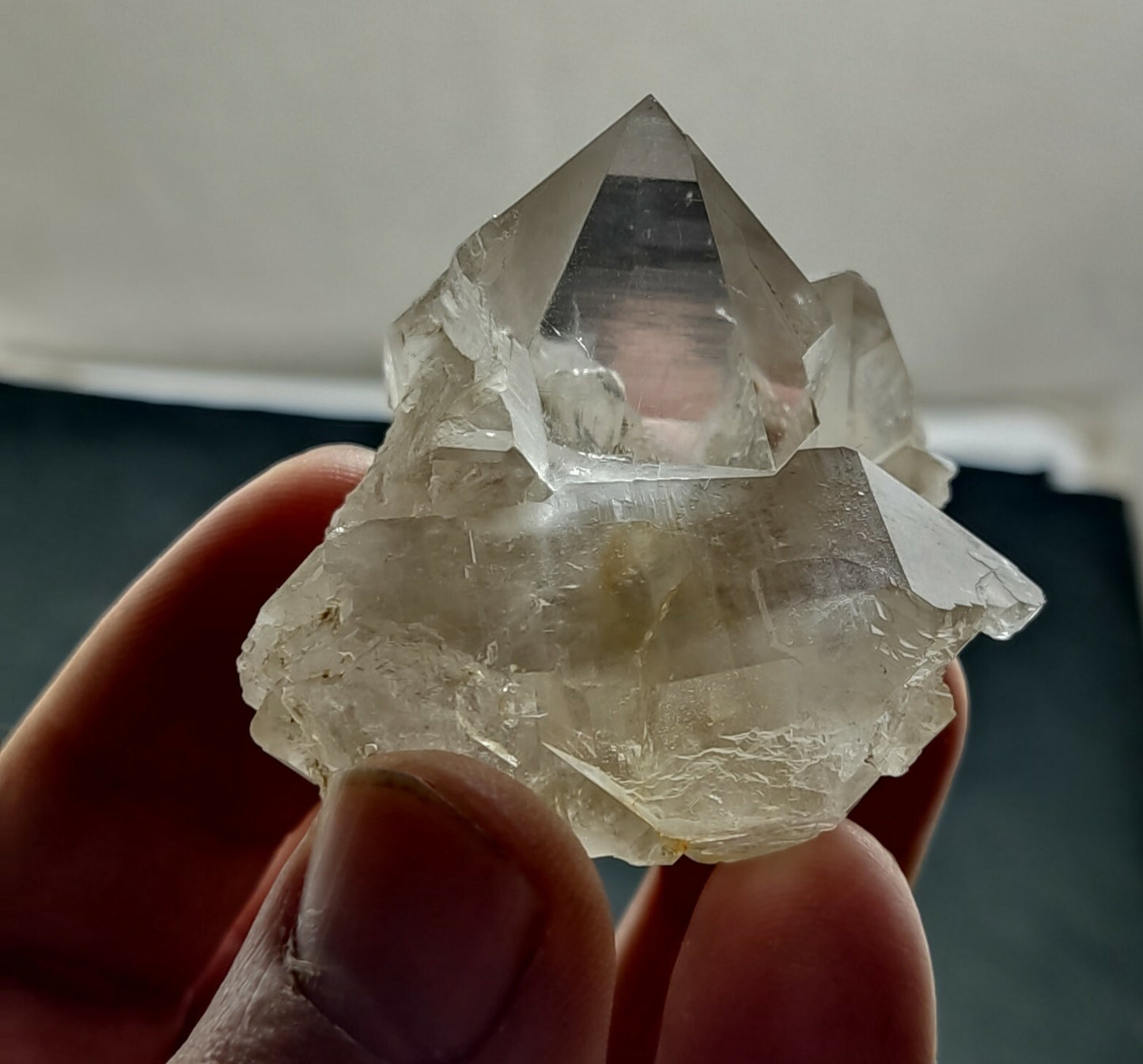 An aesthetic specimen of terminated Quartz crystals cluster 86 grams