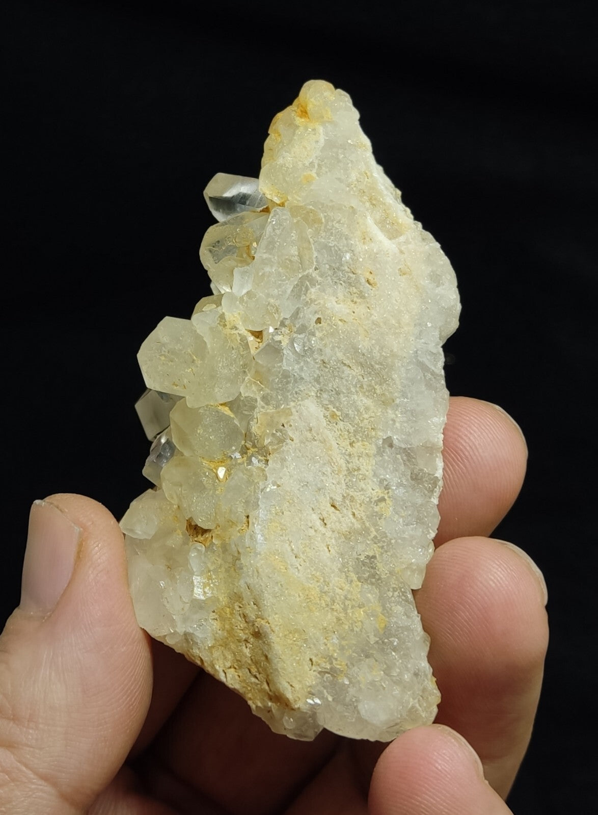An Aesthetic terminated specimen of Quartz cluster 66 grams