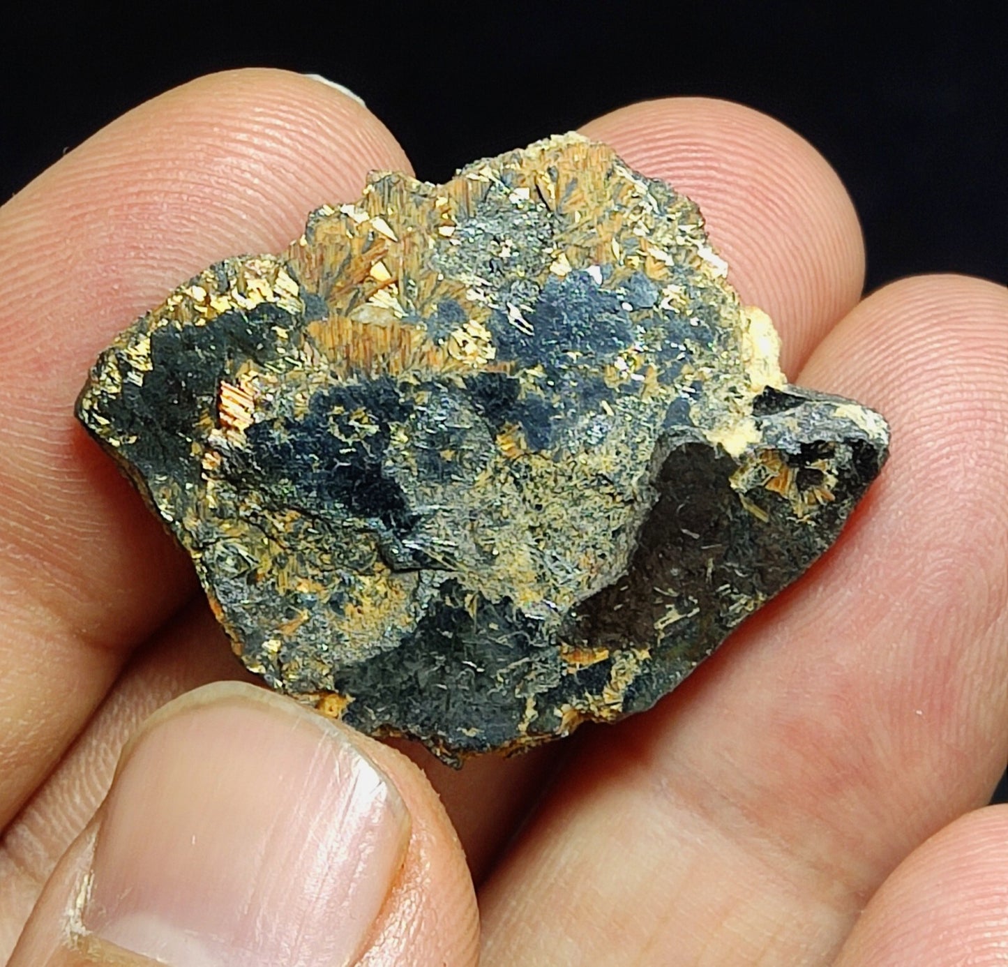 12 grams hematite specimen with rutiles saginite inclusions