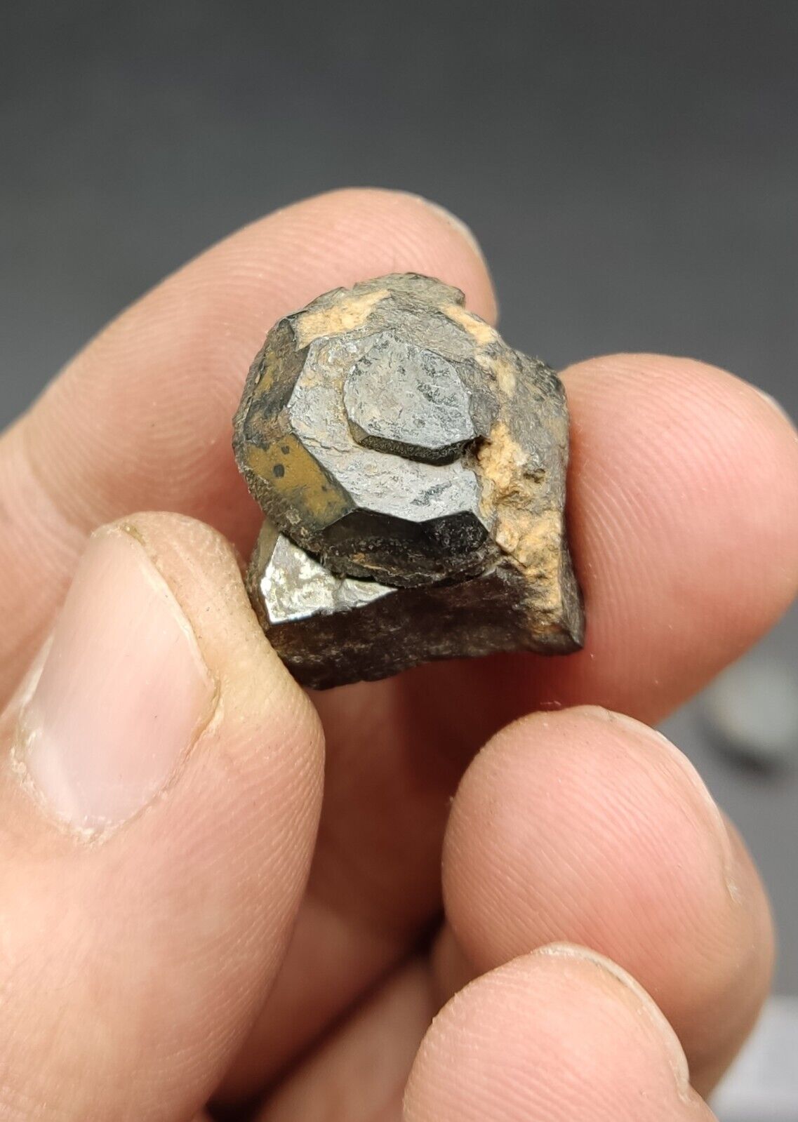 180 grams hematite crystals/chunks/rough