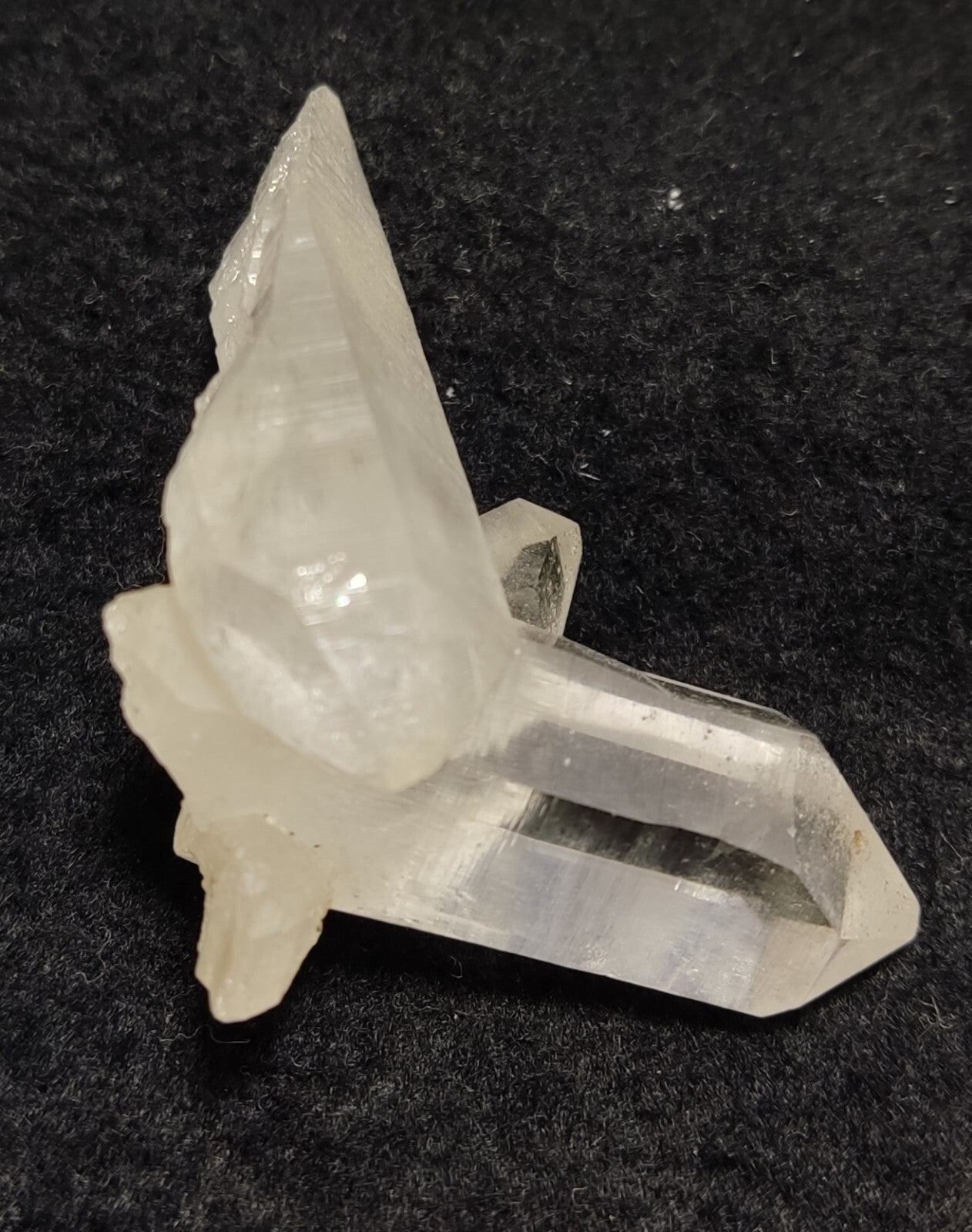 An Aesthetic Natural terminated clear Quartz 29 grams