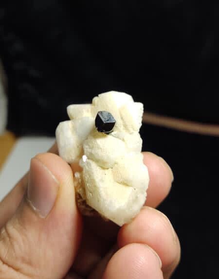 Tourmaline on albite 36g, 5x3x2.5cm