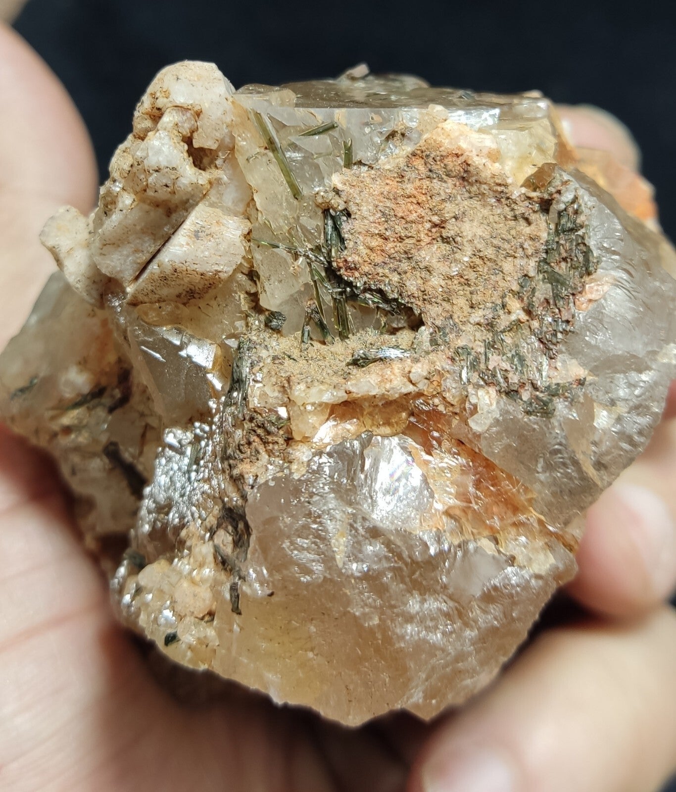 An Aesthetic terminated Quartz floater with aegirine 381 grams