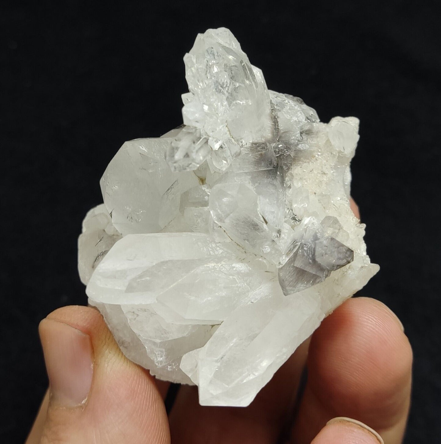 A very Aesthetic Natural terminated brookite Quartz cluster 85 grams