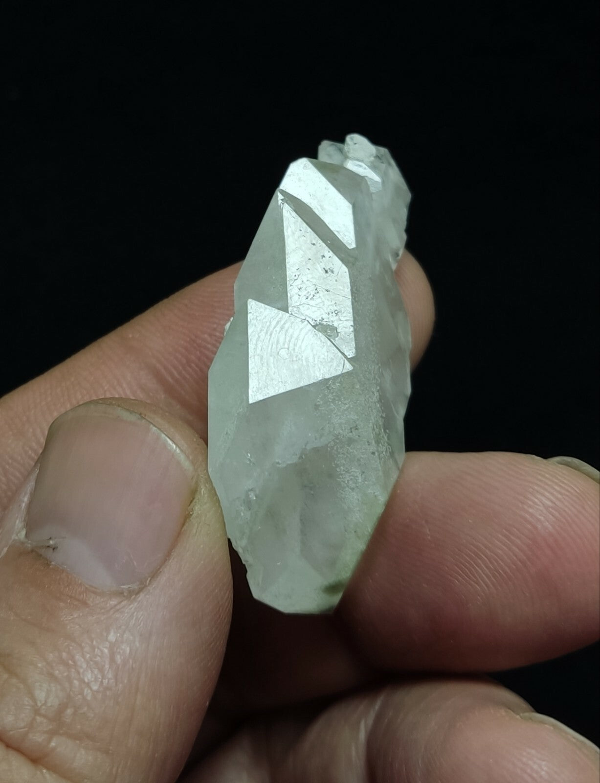 An amazing specimen of terminated faden Quartz crystal 14 grams