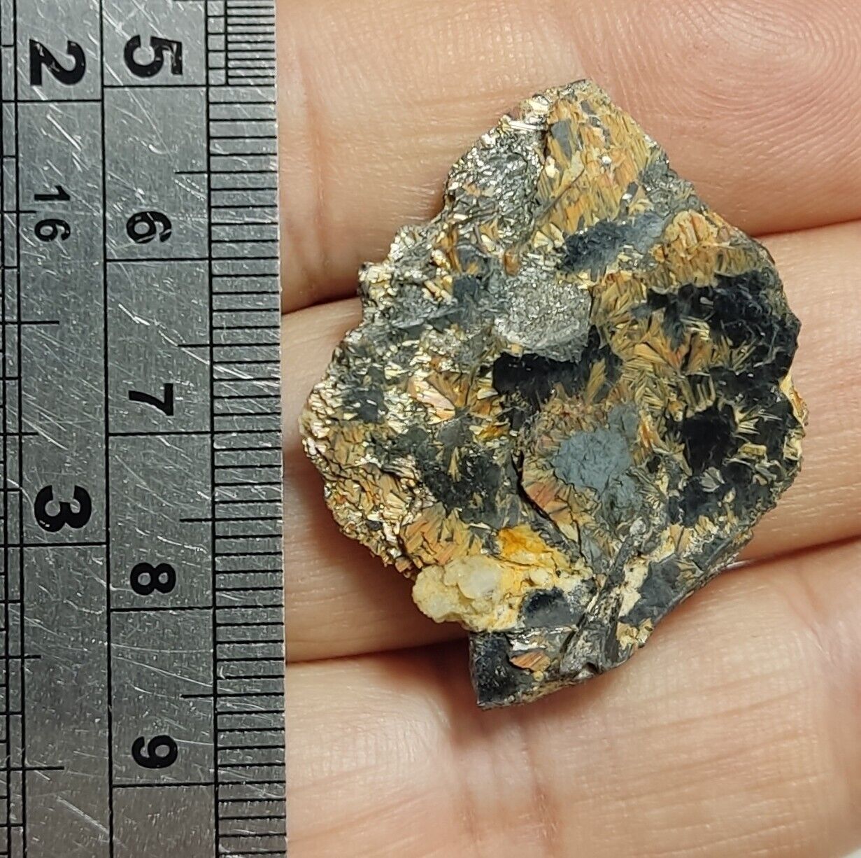 12 grams hematite specimen with rutiles saginite inclusions