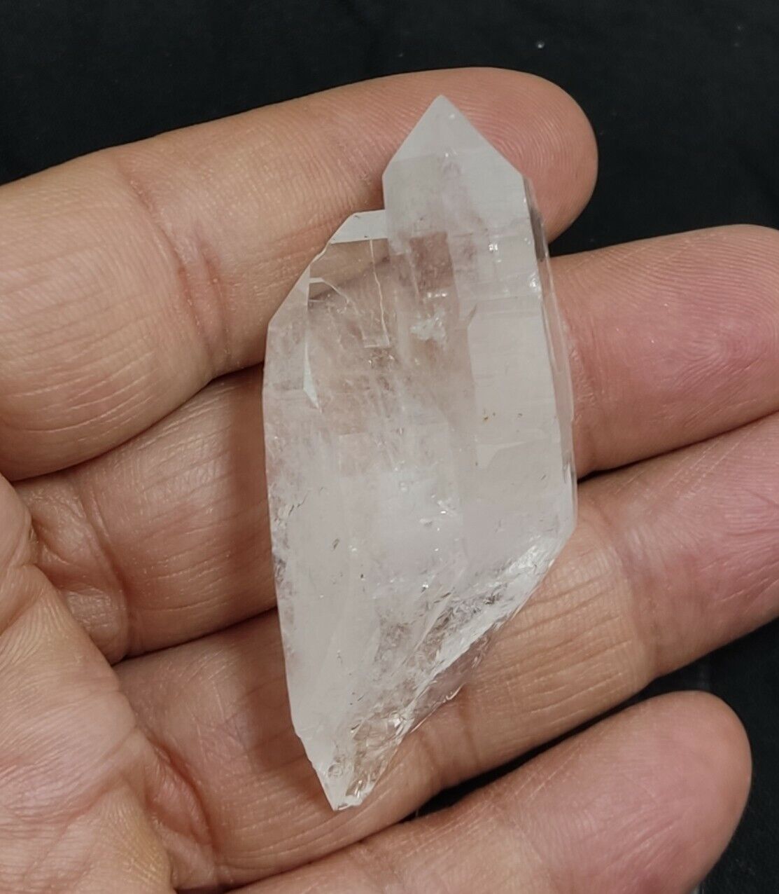 A very Aesthetic Natural beautifully terminated Quartz crystal 35 grams