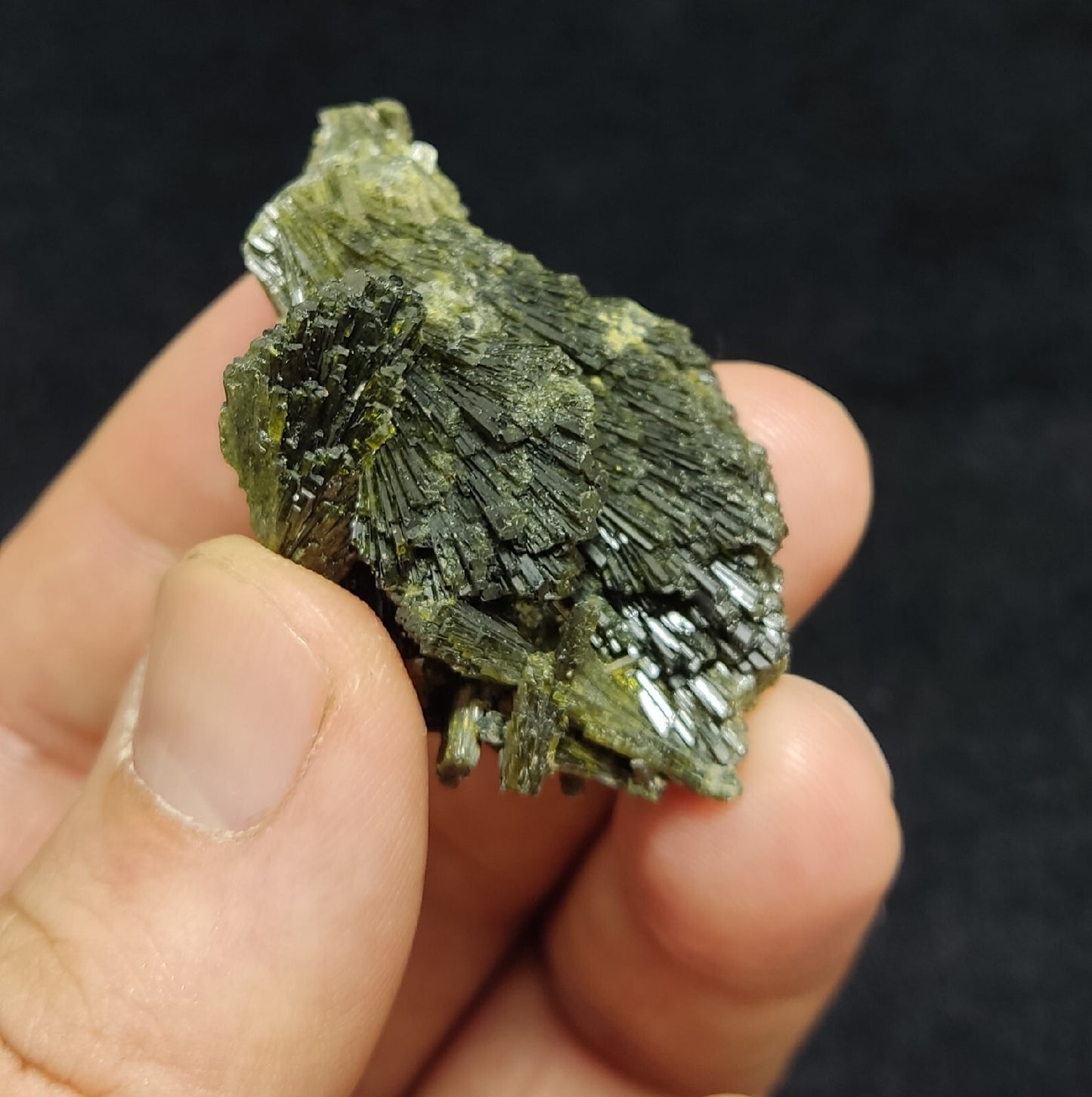 Single natural Epidote Crystal spray formations 29 grams