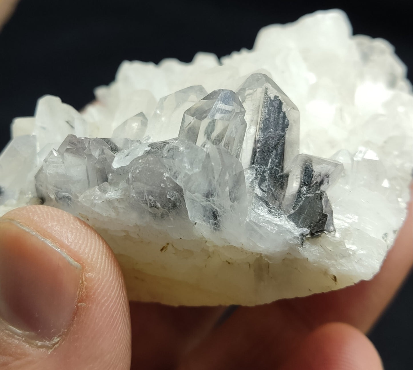 A very Aesthetic Natural terminated brookite Quartz cluster 161 grams